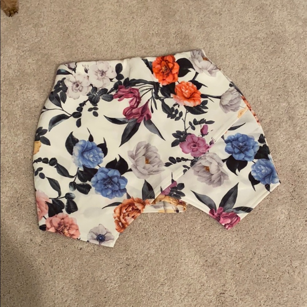 Floral skirt/shorts